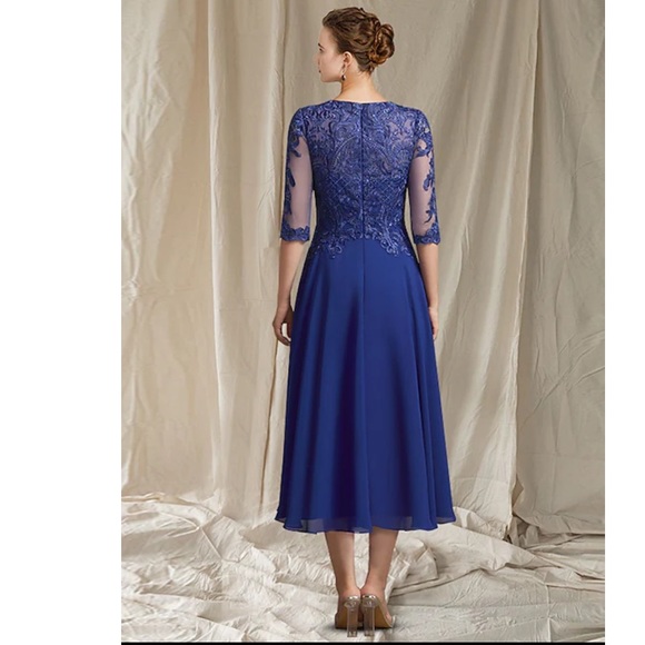 A-Line Mother of the Bride Dress Elegant Jewel Neck dress - Picture 2 of 11